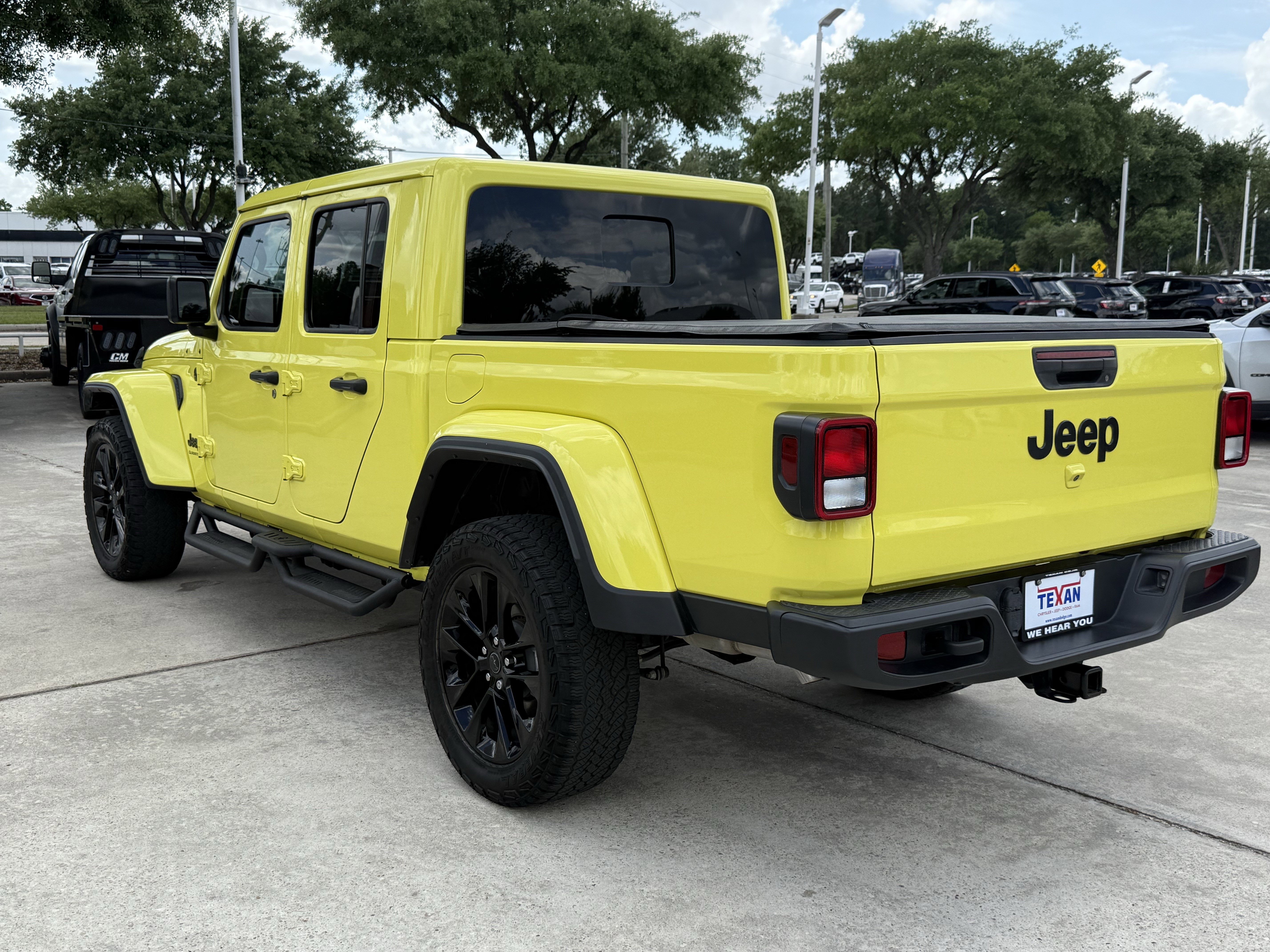 Used 2024 Jeep Gladiator Sport AWD/4WD image 7