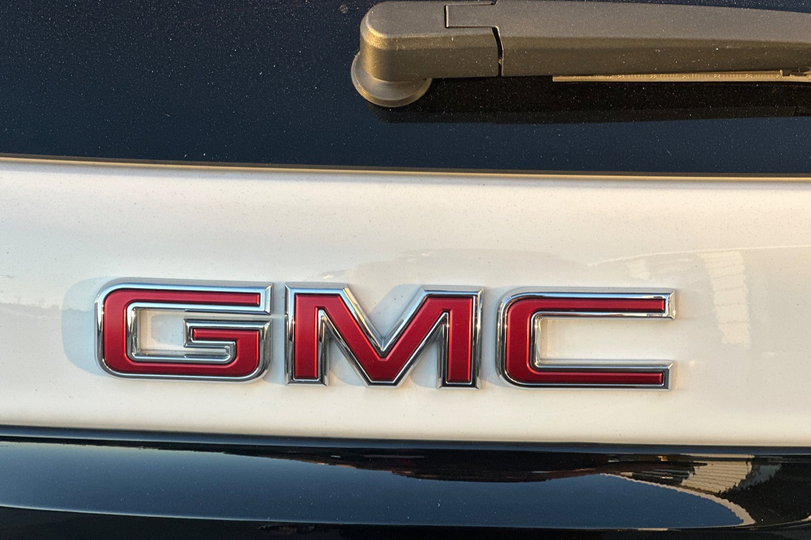 Used 2024 GMC Terrain SLE w/ Elevation Edition image 37