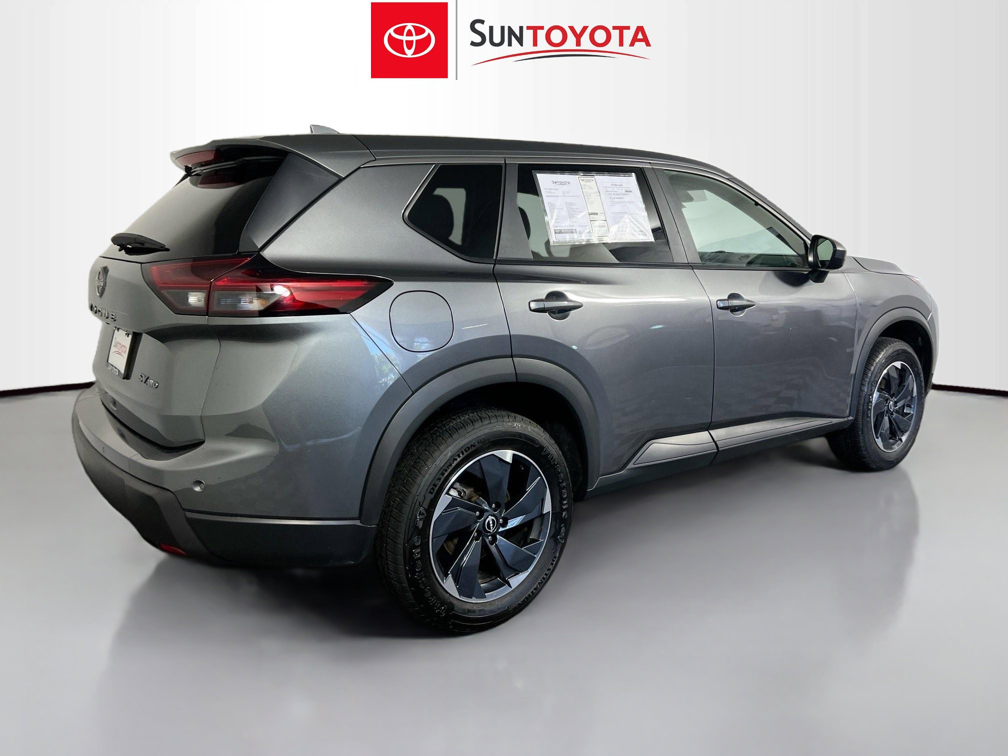 Used 2024 Nissan Rogue SV image 4
