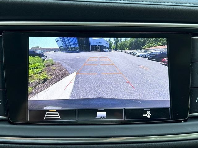 Used 2020 Buick Enclave Premium w/ Sun and Sites Package AWD/4WD image 13