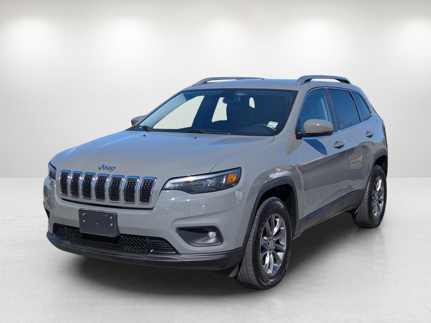 Used 2019 Jeep Cherokee Latitude Plus w/ Cold Weather Group image 1