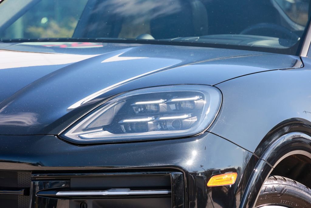 Certified 2025 Porsche Cayenne E-Hybrid Coupe image 19