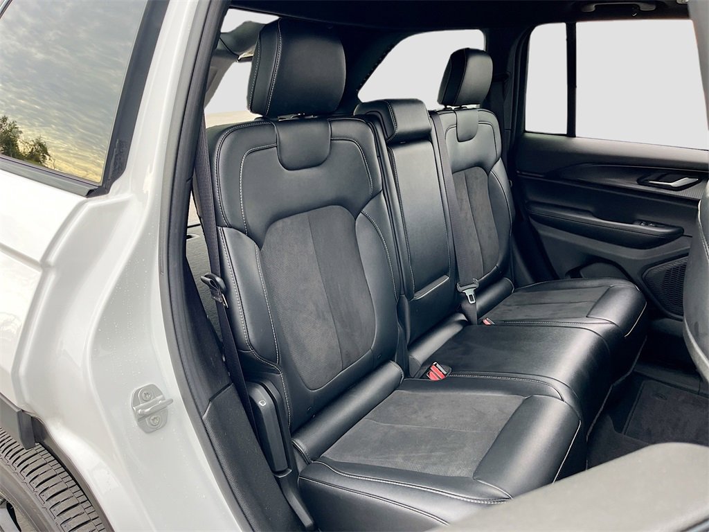 Certified 2025 Jeep Grand Cherokee Altitude image 26