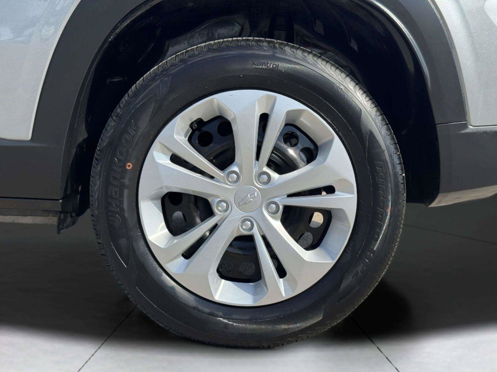 Used 2025 Chevrolet Trax LS w/ Driver Confidence Package FWD image 57