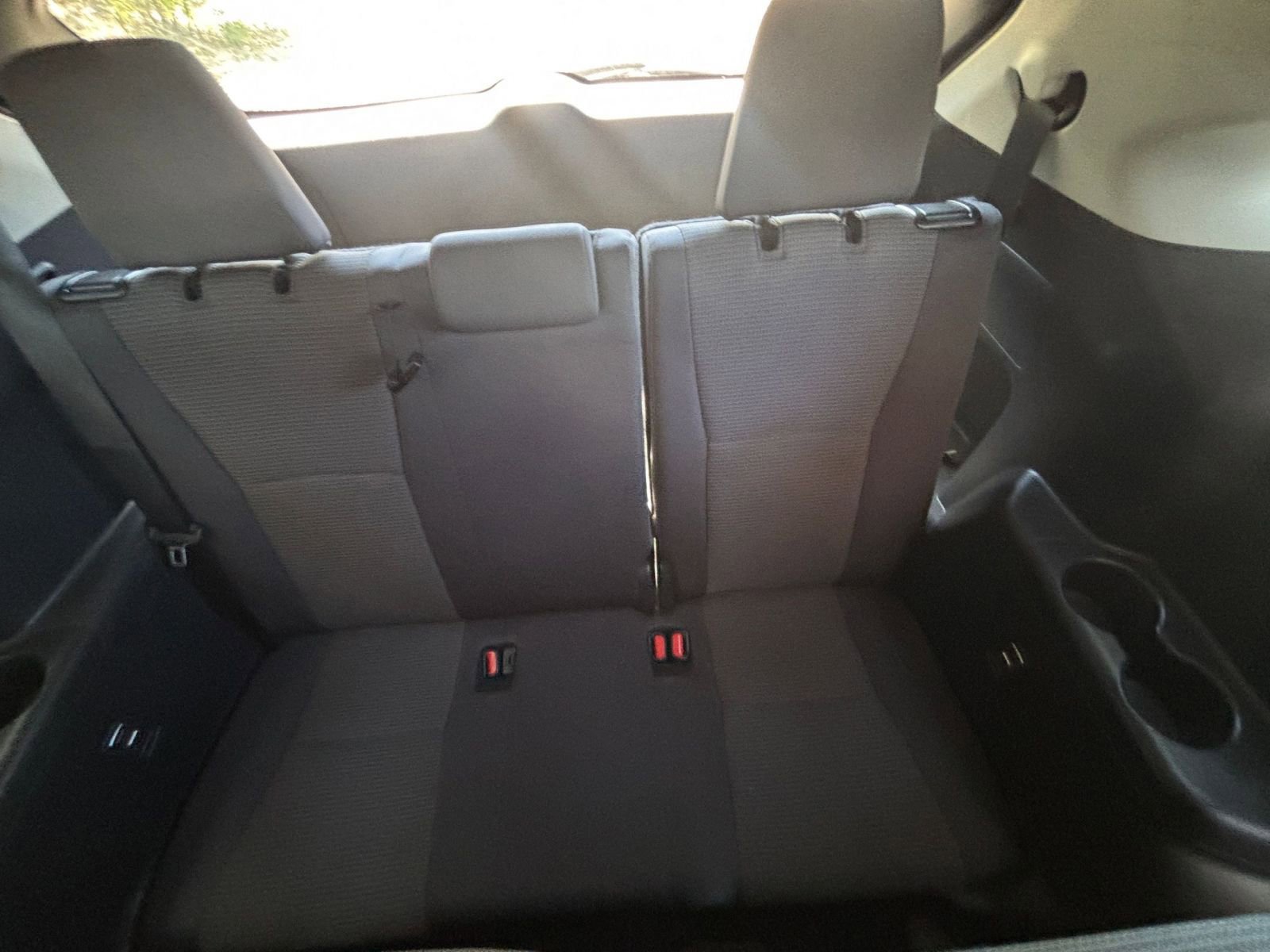 Used 2025 Toyota Highlander LE FWD image 30