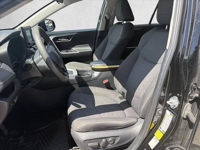 Used 2021 Toyota RAV4 XLE FWD image 10