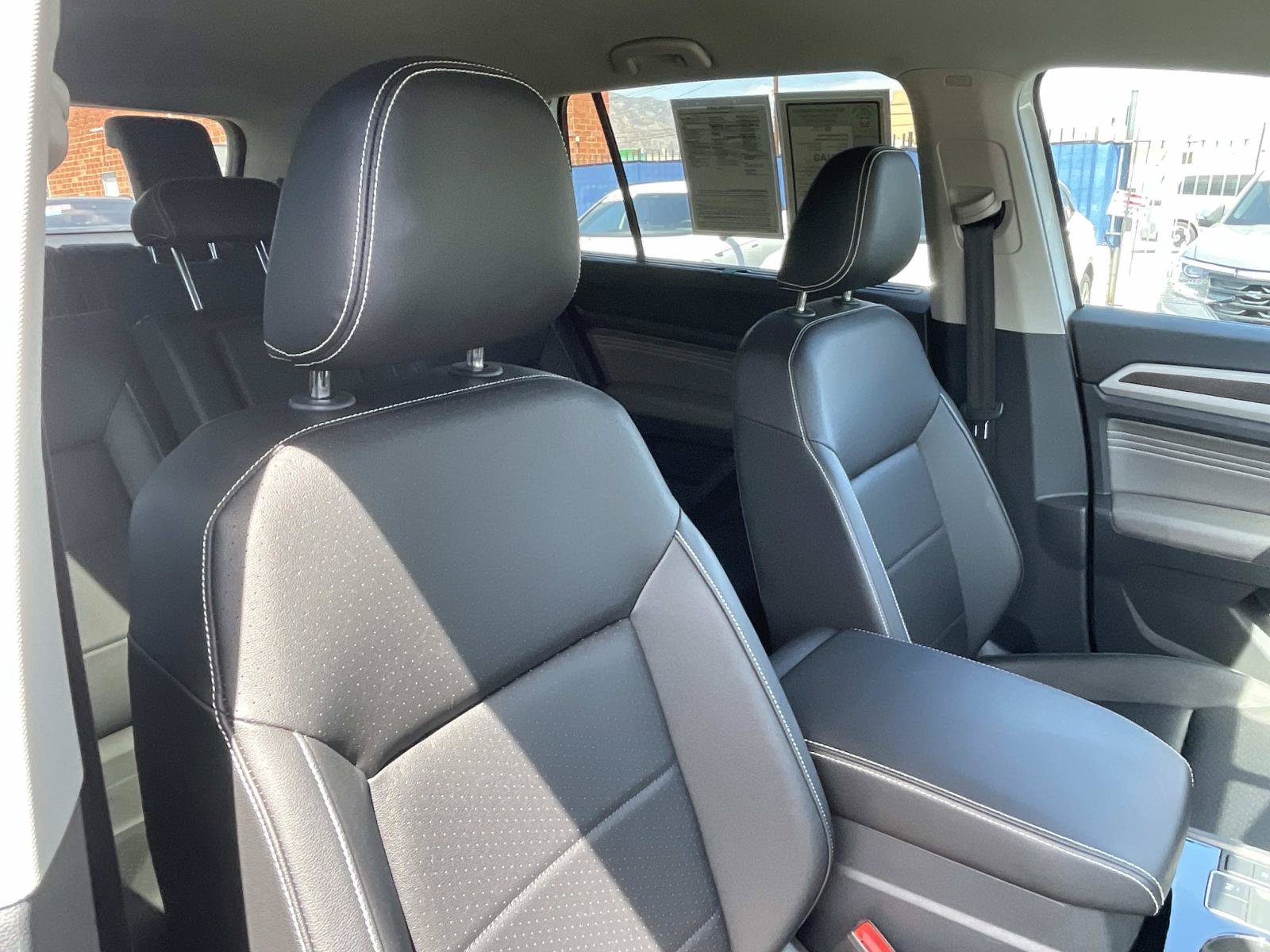 Certified 2023 Volkswagen Atlas SE w/ Black Wheel Package FWD image 29