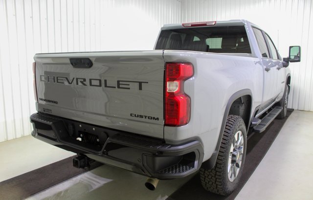 Used 2024 Chevrolet Silverado 2500 Custom w/ Custom Value Package image 6