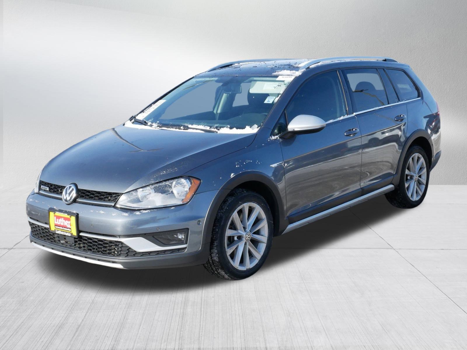 Used 2017 Volkswagen Golf Alltrack SE image 3