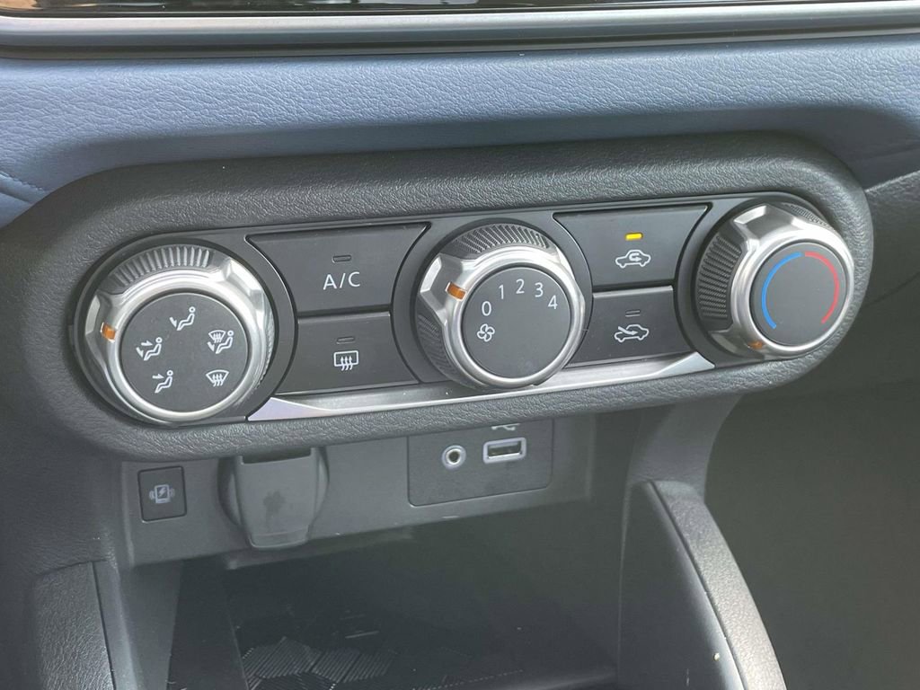 Used 2025 Nissan Versa SV w/ Trunk Package image 26