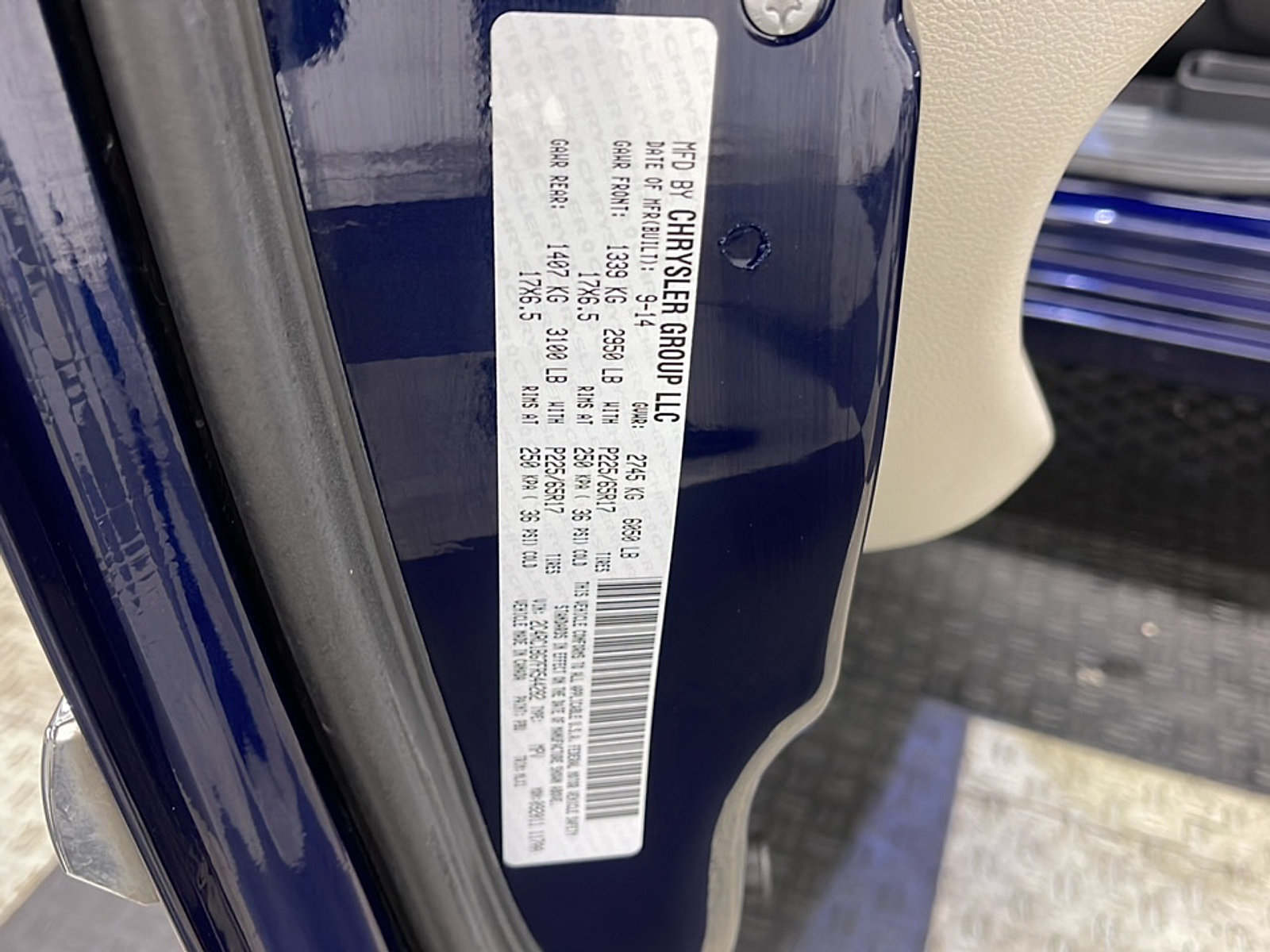 Used 2015 Chrysler Town & Country Touring FWD image 27