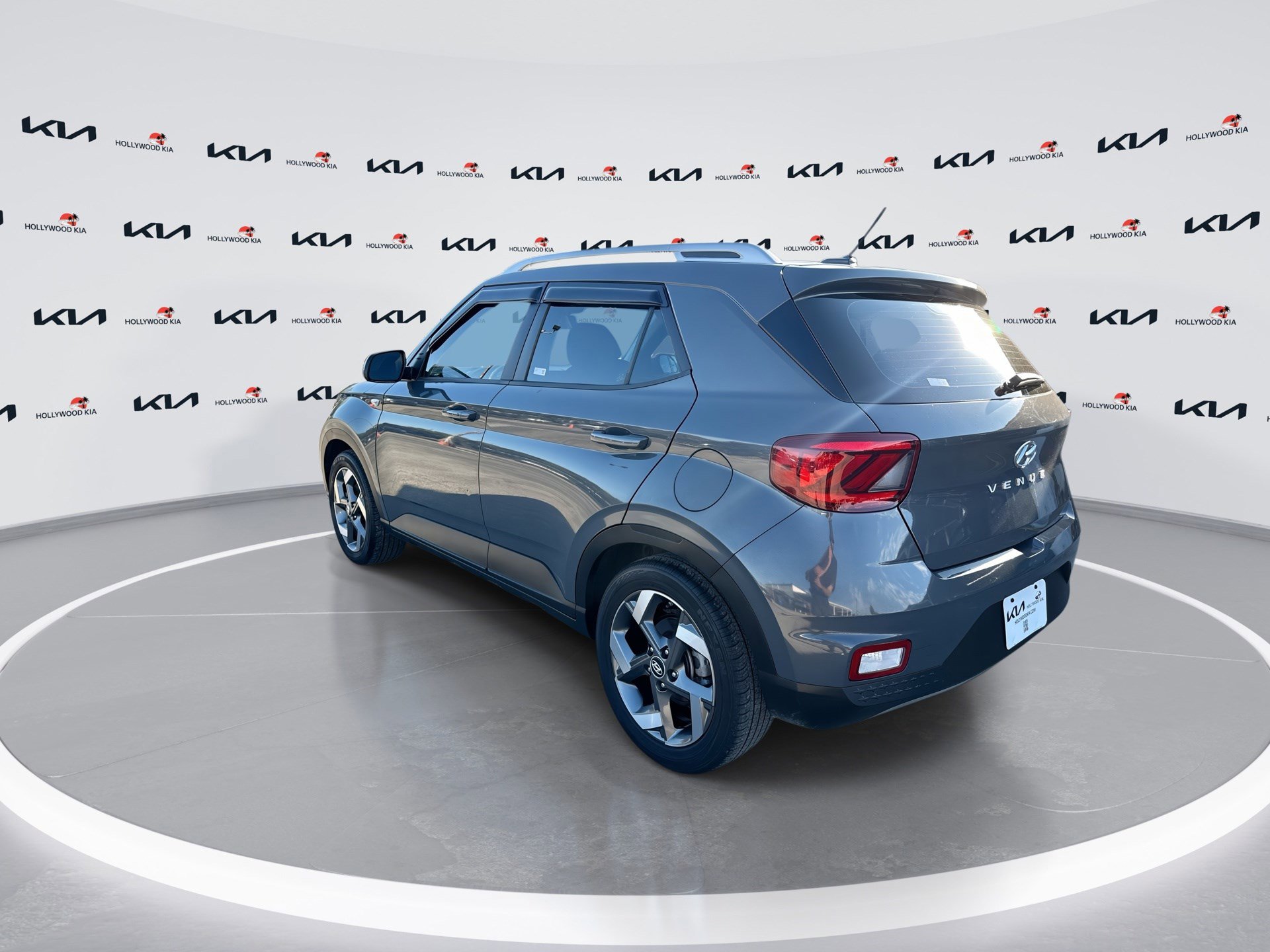 Used 2024 Hyundai Venue SEL image 6