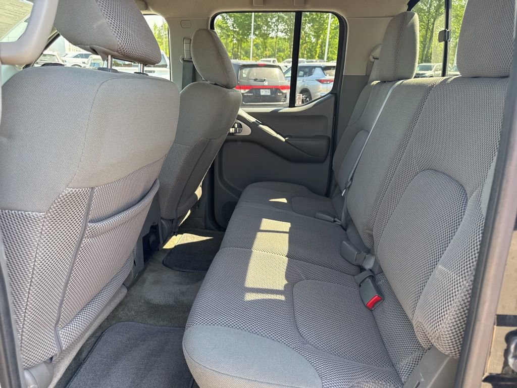 Used 2016 Nissan Frontier SV w/ SV Value Truck Package AWD/4WD image 10