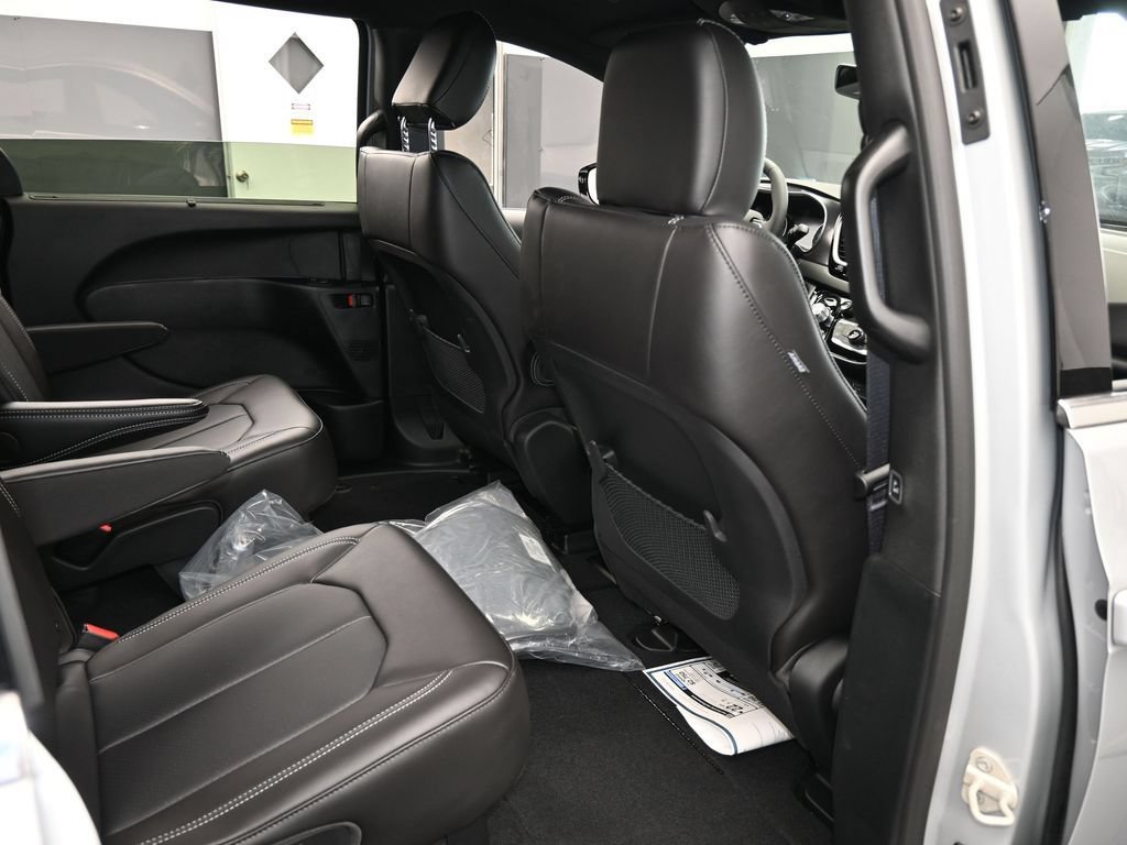 New 2026 Chrysler Voyager LX FWD image 37