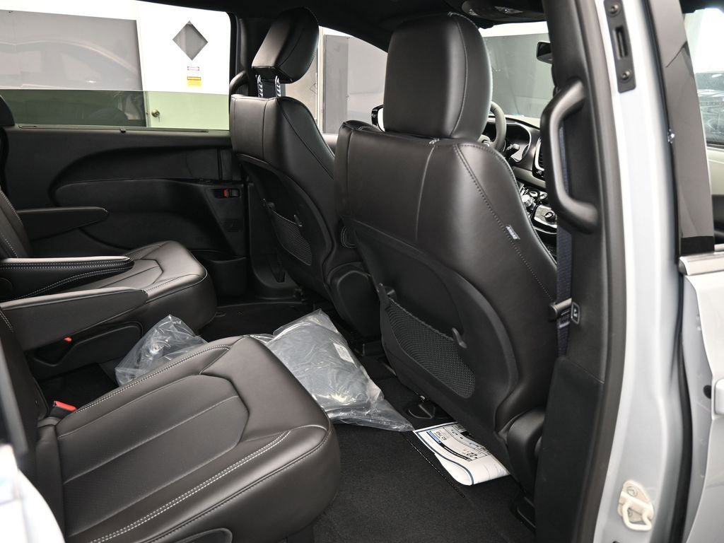 New 2026 Chrysler Voyager LX image 37