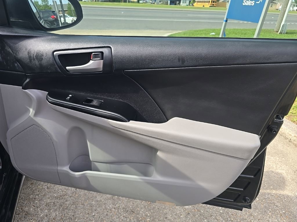 Used 2014 Toyota Camry LE FWD image 22