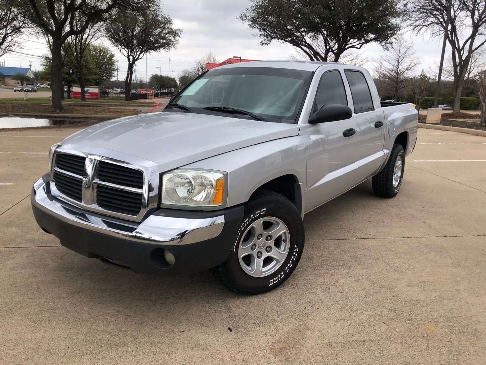 Used 2005 Dodge Dakota SLT image 1