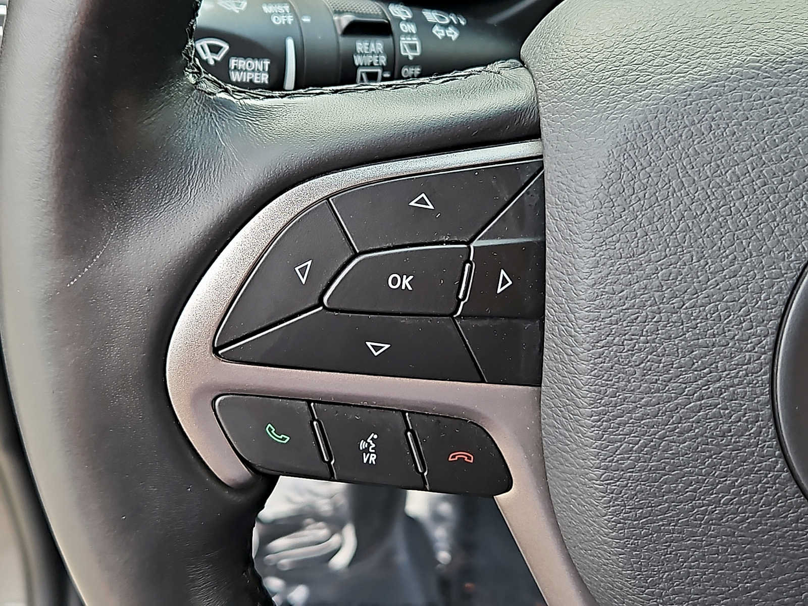 Used 2020 Jeep Grand Cherokee Limited AWD/4WD image 22