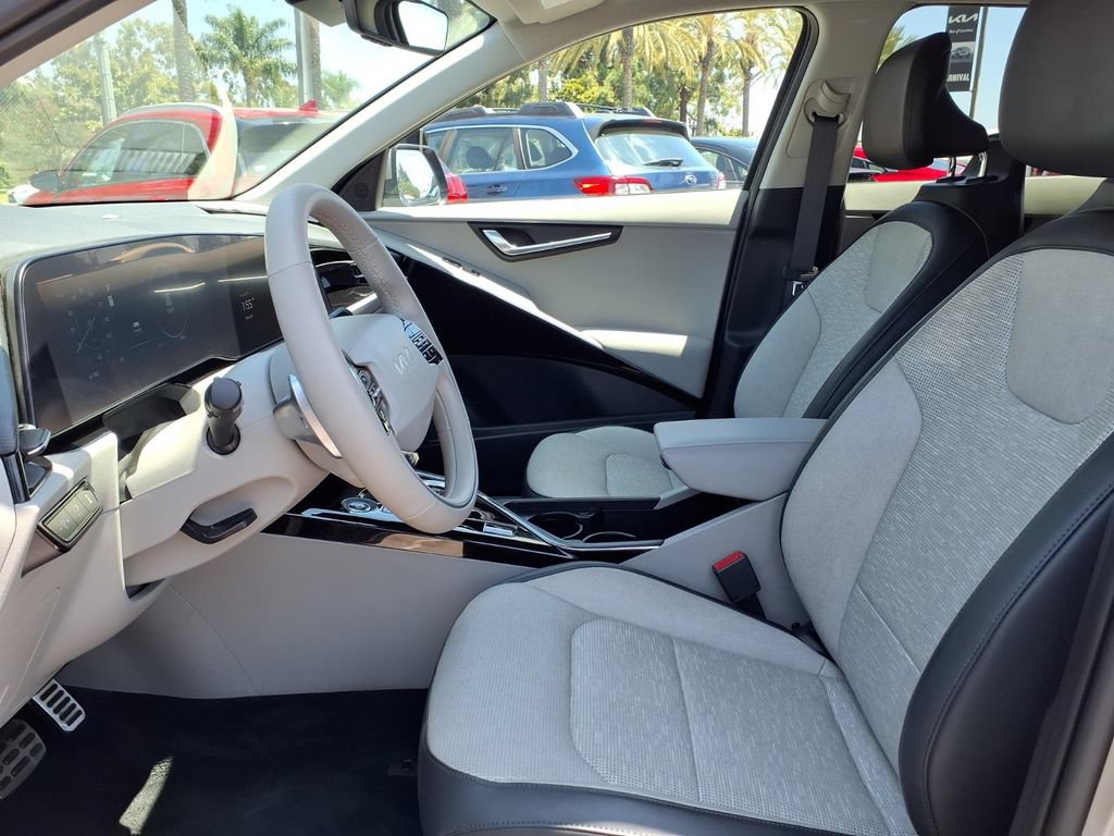 Certified 2024 Kia Niro Wave FWD image 6