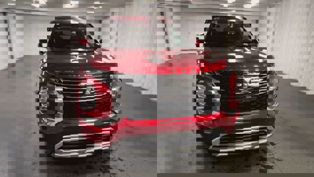 Used 2024 Mitsubishi Outlander SEL image 3