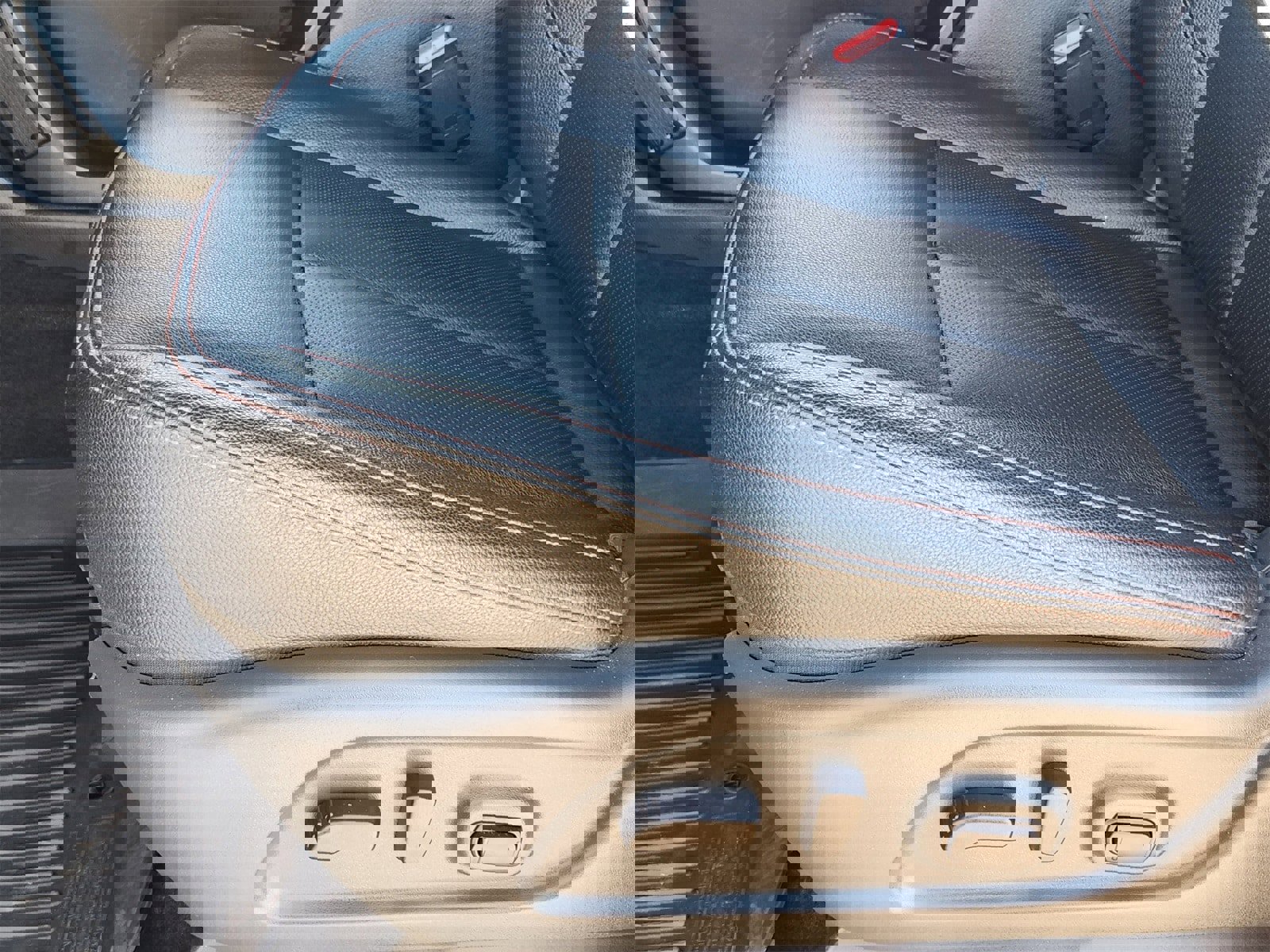 Used 2024 Nissan Titan PRO-4X w/ Pro-4x Convenience Package image 25