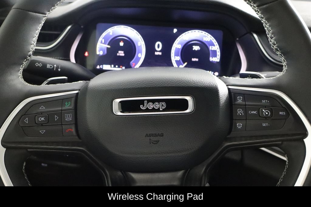 Used 2025 Jeep Grand Cherokee Laredo w/ Luxury Tech Group I AWD/4WD image 22