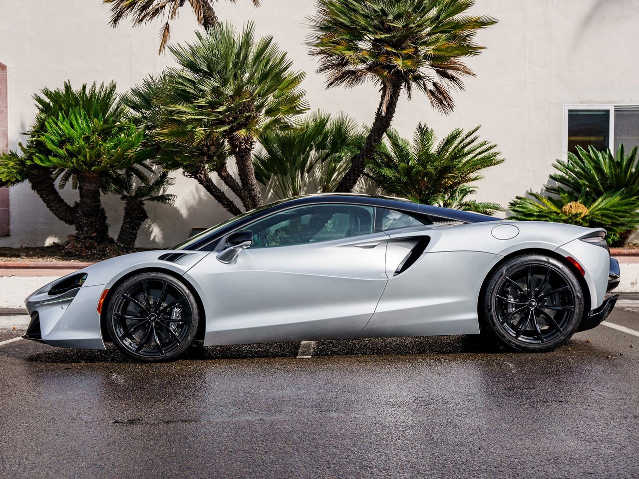 Used 2023 McLaren Artura image 23