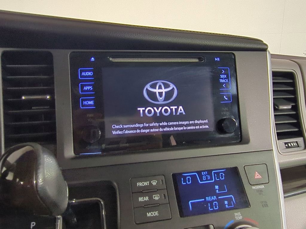 Used 2016 Toyota Sienna XLE FWD image 21