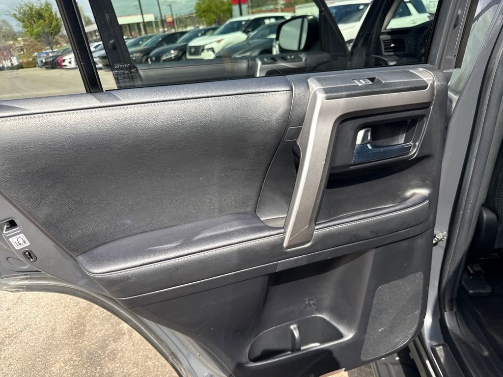 Used 2024 Toyota 4Runner SR5 AWD/4WD image 34