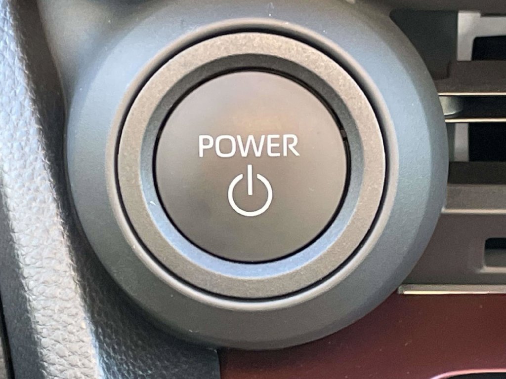 Used 2025 Toyota Prius Plug-In Hybrid FWD image 26