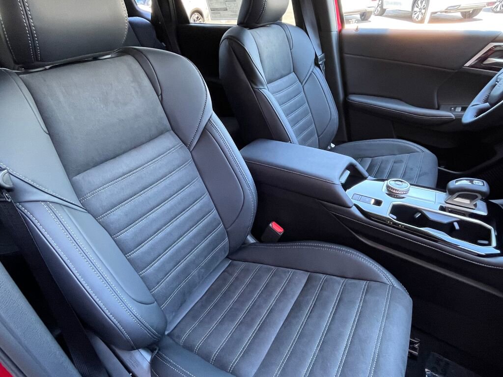 New 2025 Mitsubishi Outlander SE image 30