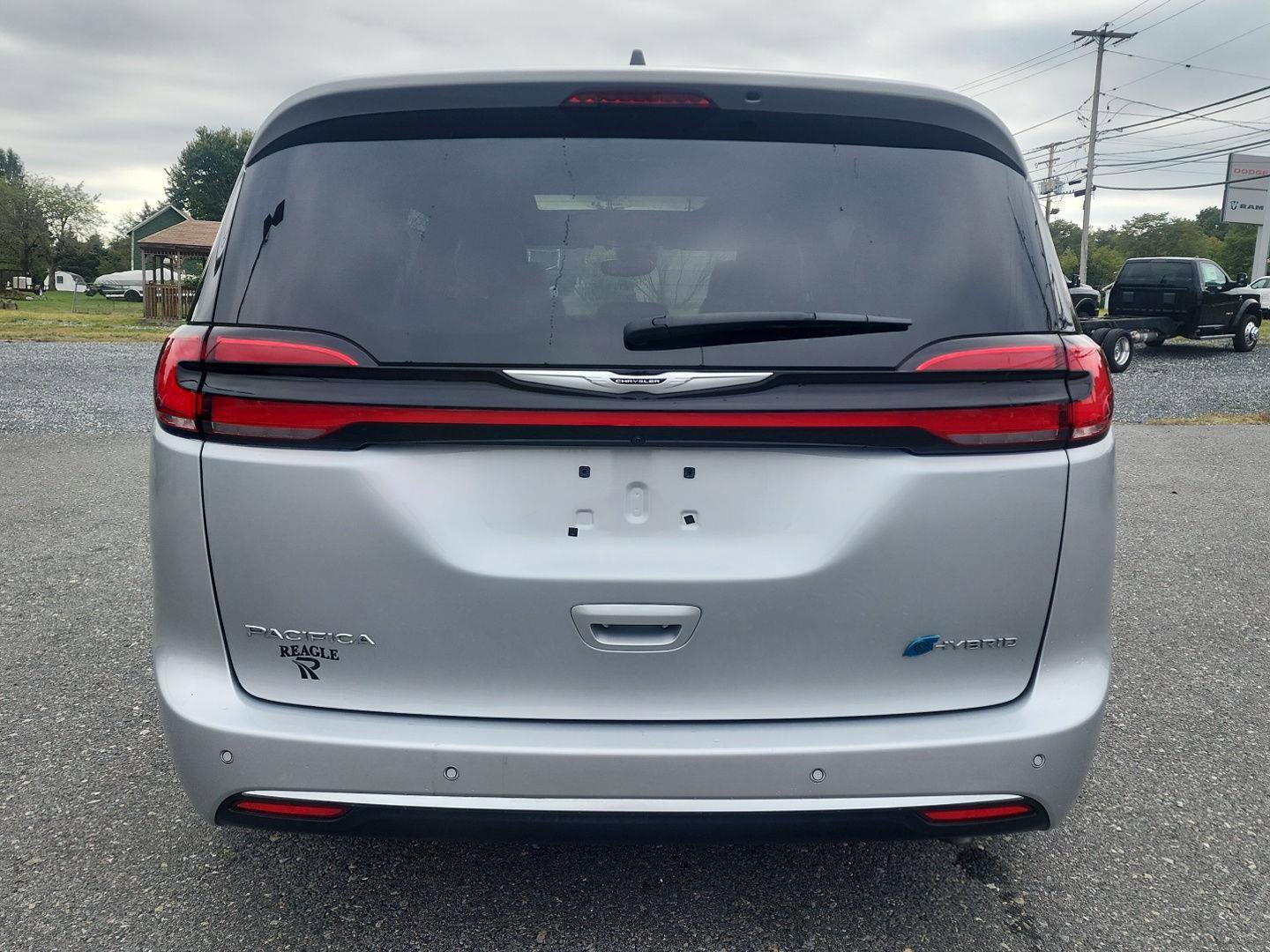 Used 2023 Chrysler Pacifica Pinnacle image 6