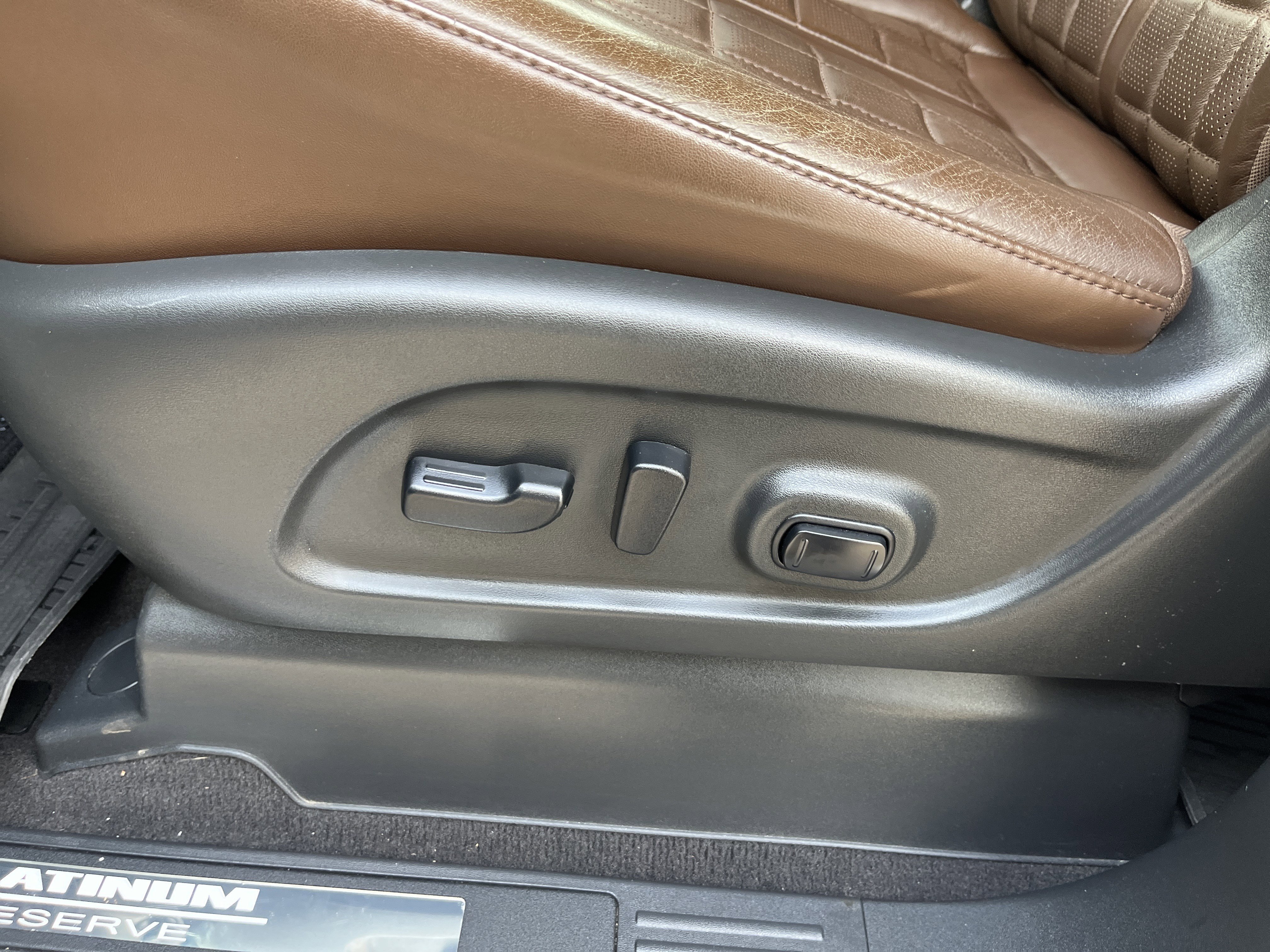 Used 2022 Nissan Titan Platinum Reserve w/ Moonroof Package image 28