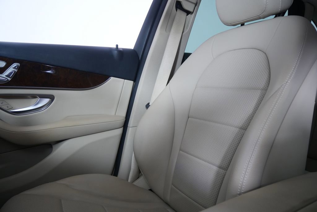 Used 2017 Mercedes-Benz GLC 300 4MATIC image 24