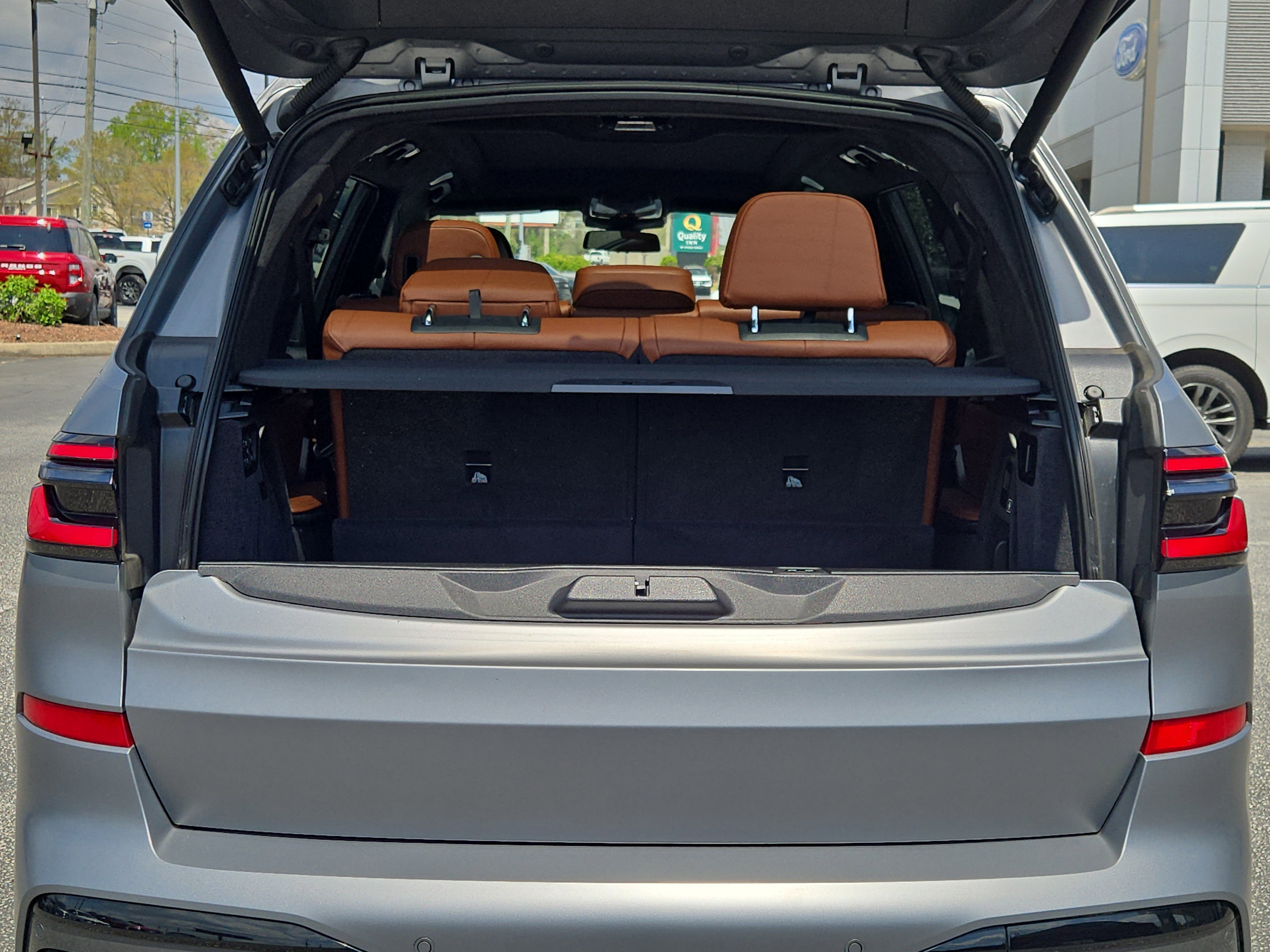 Used 2024 BMW X7 M60i w/ Executive Package image 13