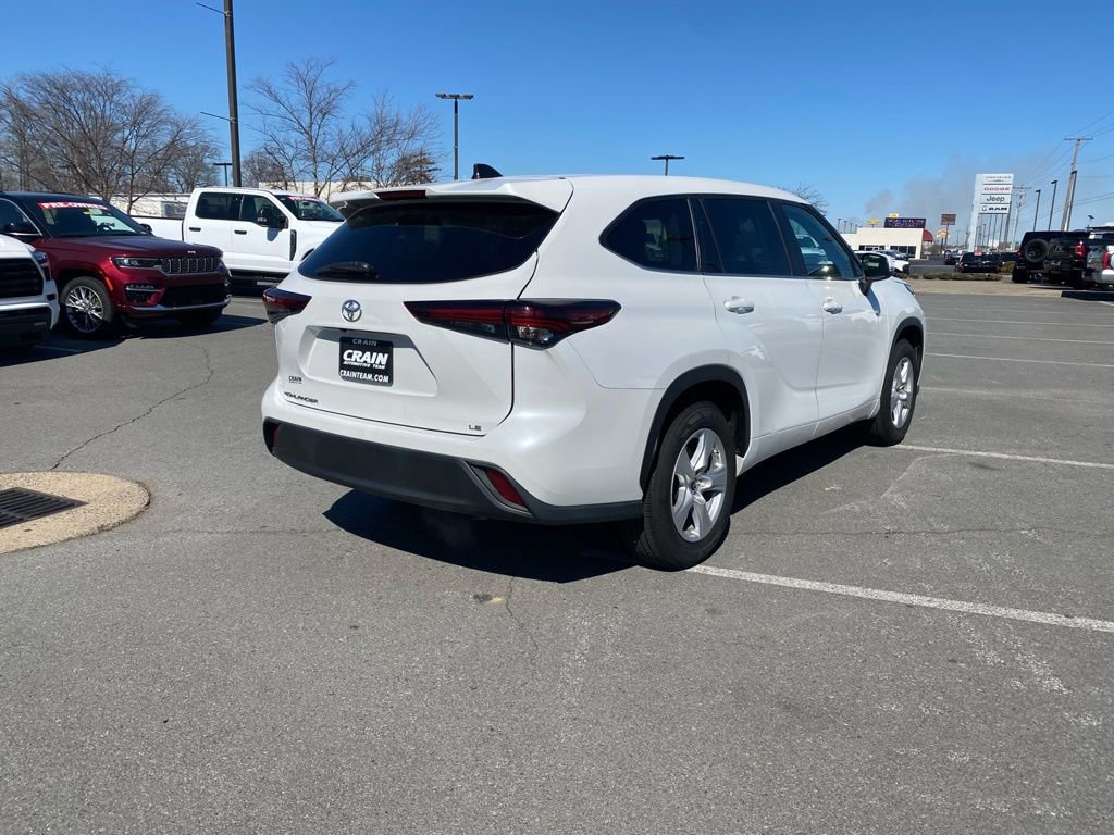 Used 2024 Toyota Highlander LE image 7