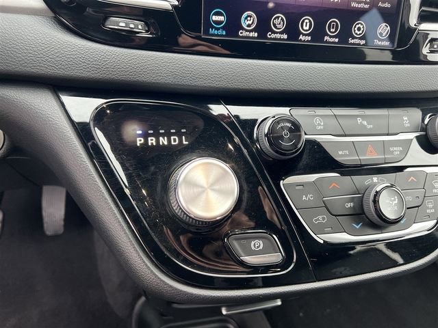 Used 2020 Chrysler Pacifica Touring-L image 23