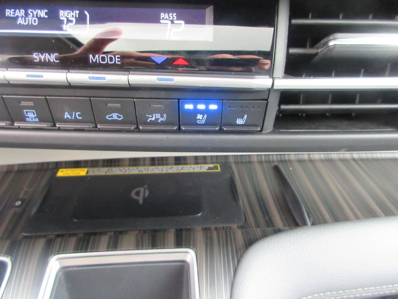 Used 2024 Toyota Sienna Limited AWD image 27
