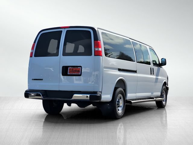 Used 2025 Chevrolet Express 3500 LT w/ LT Preferred Equipment Group RWD image 4