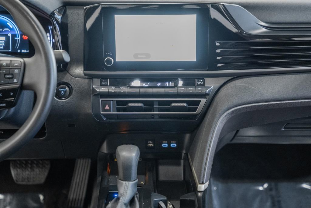 Used 2025 Toyota Camry LE image 19