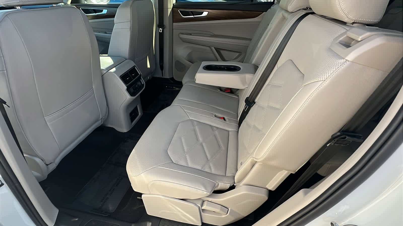 New 2026 Volkswagen Atlas SE image 24