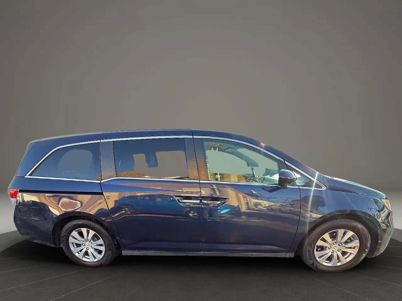 Used 2016 Honda Odyssey SE image 4