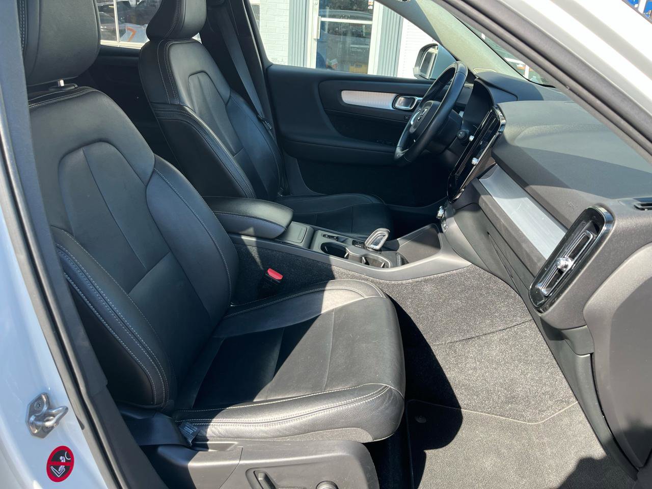 Used 2019 Volvo XC40 T5 Momentum image 17