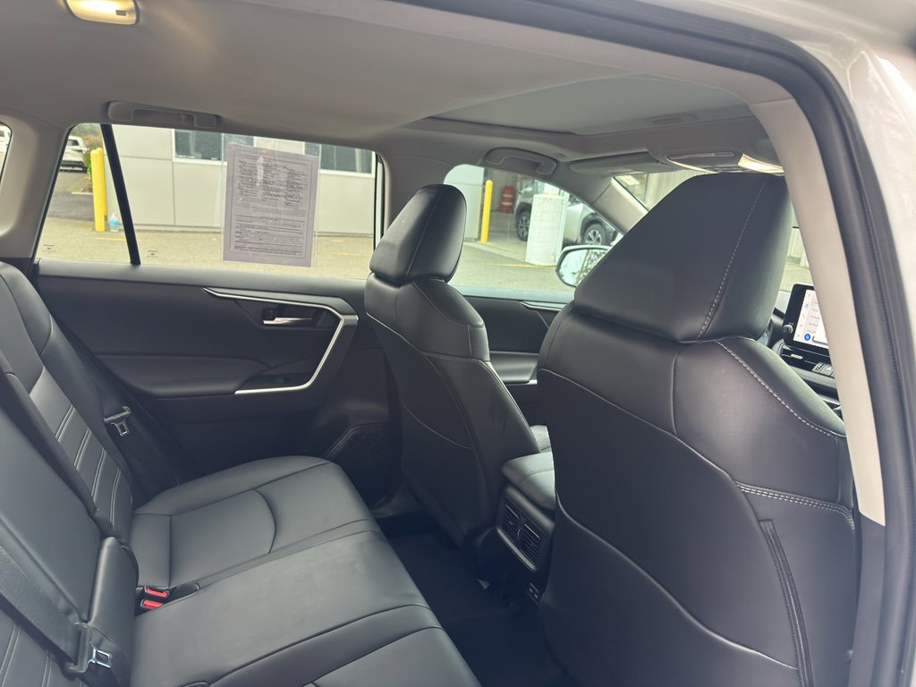 Used 2023 Toyota RAV4 XLE Premium image 15