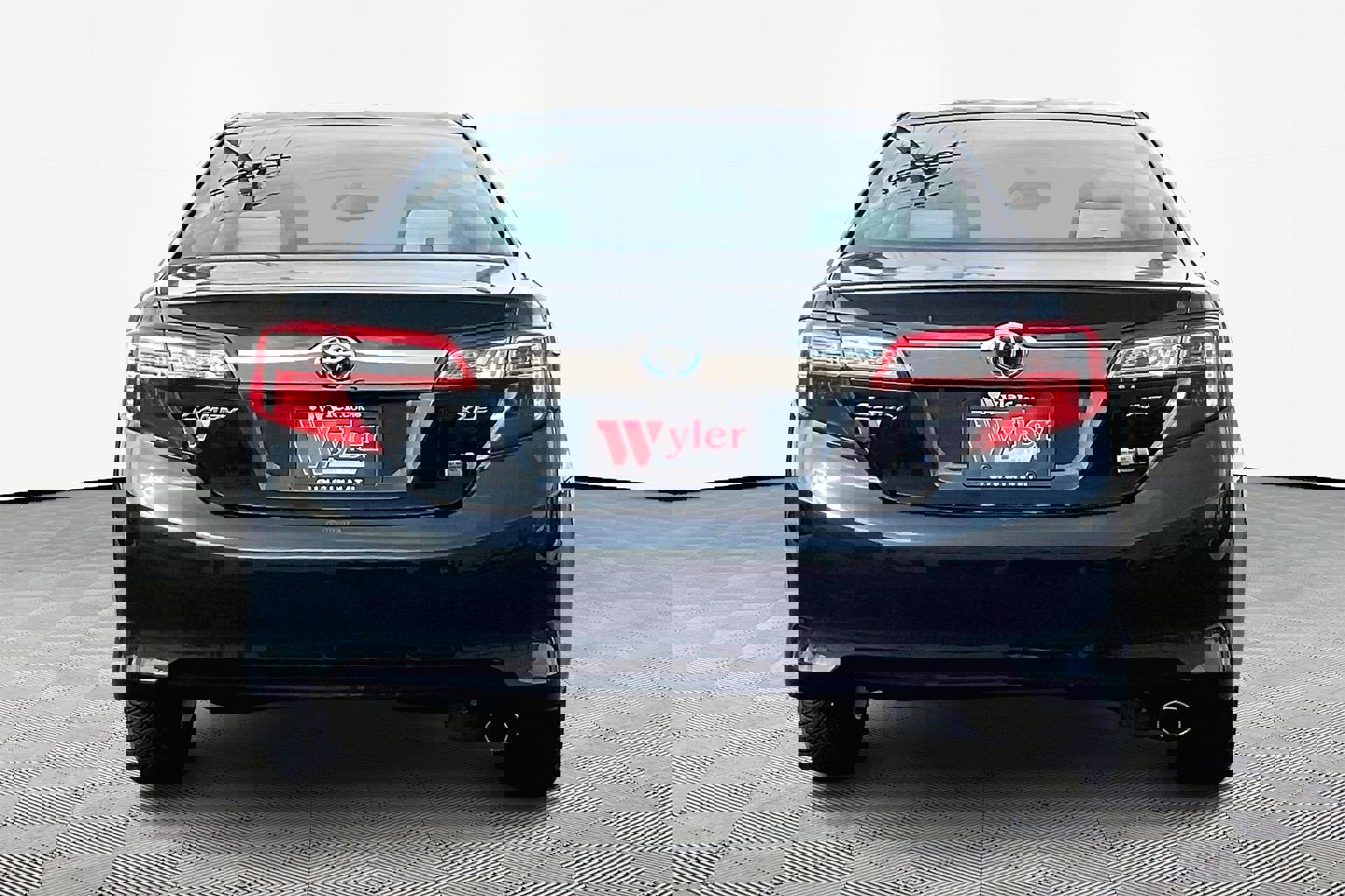 Used 2013 Toyota Camry XLE w/ Convenience Pkg image 5