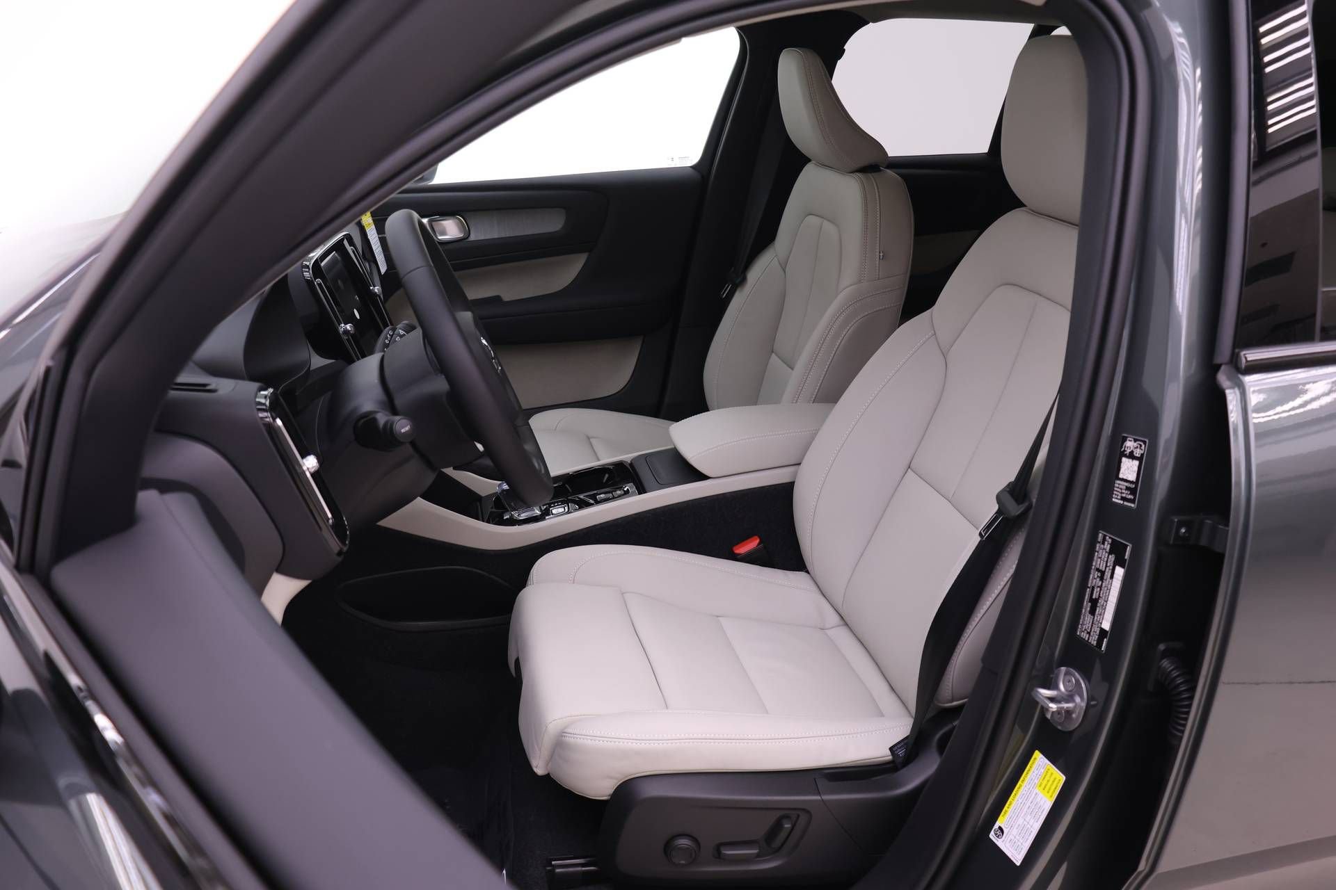 New 2026 Volvo XC40 B5 Ultra w/ Climate Package AWD/4WD image 7