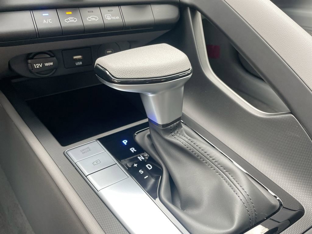 Used 2025 Hyundai Elantra SE image 45
