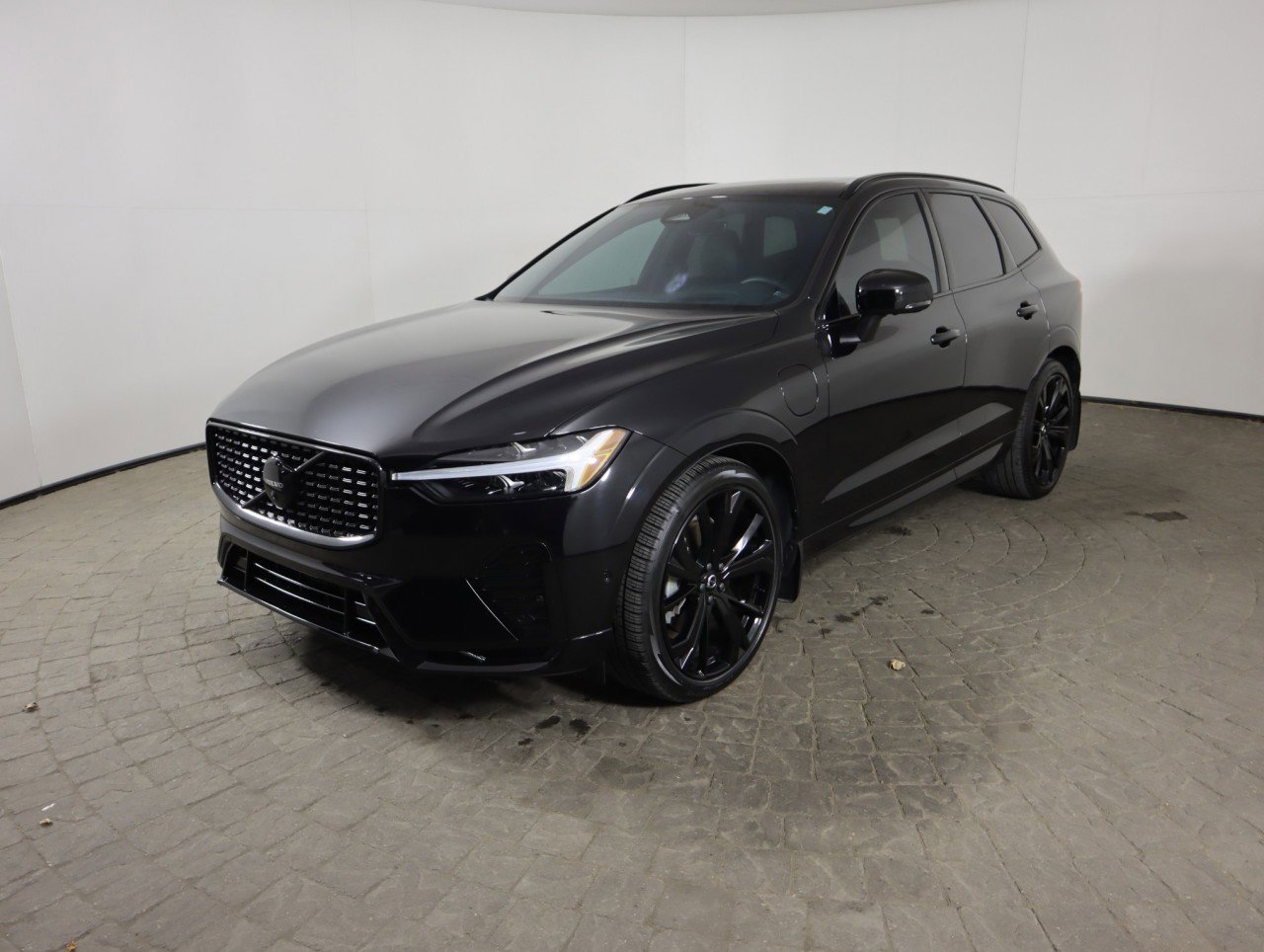 Used 2024 Volvo XC60 T8 Ultimate image 4