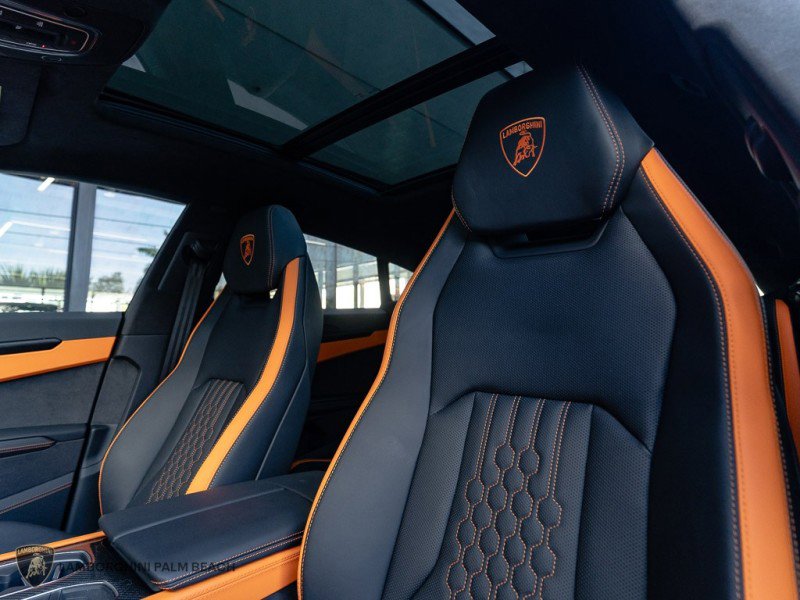 Used 2025 Lamborghini Urus SE image 19
