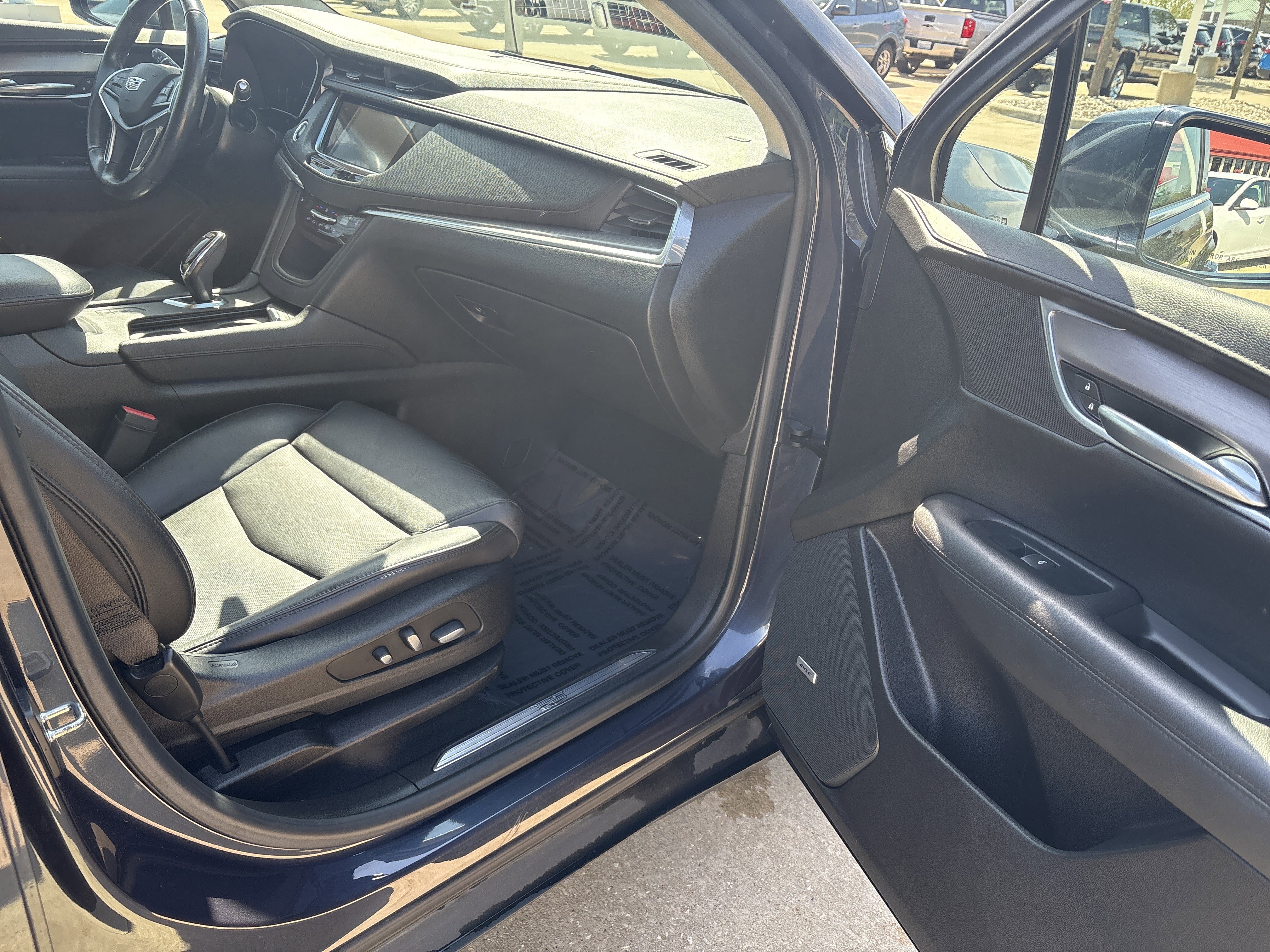 Used 2018 Cadillac XT5 Luxury w/ Driver Awareness Package AWD/4WD image 14